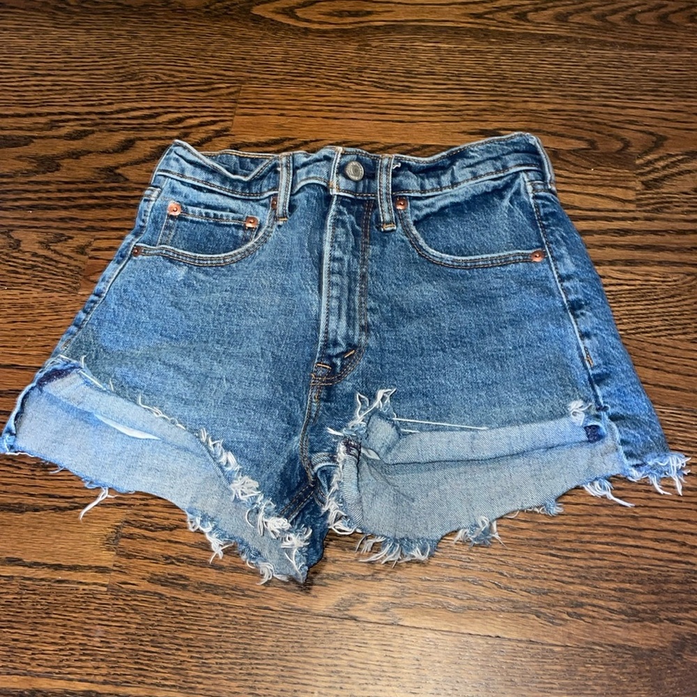 Abercrombie & Fitch  The Mom Short High Rise
